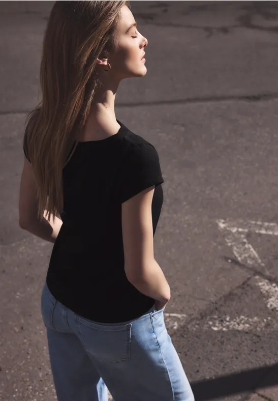 Basic Shirt mit U-Boot-Ausschnitt