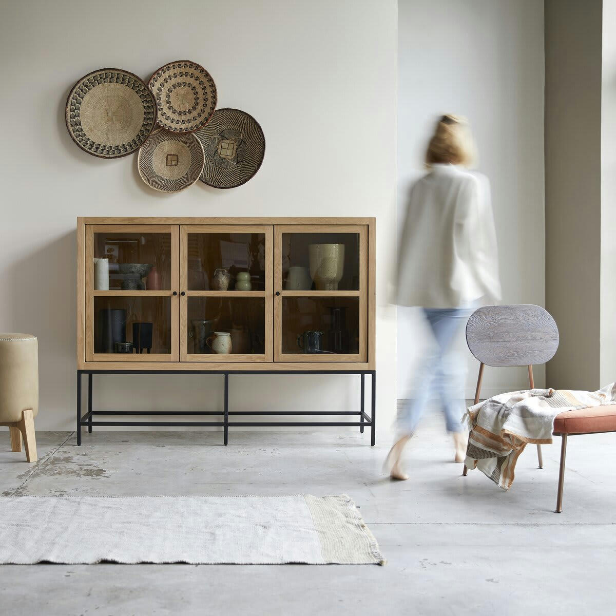 BABETH - Vitrine basse en chêne massif