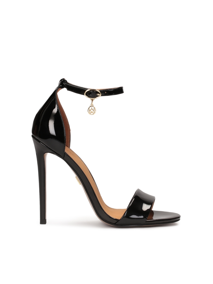 Black patent leather sandals with slim heel