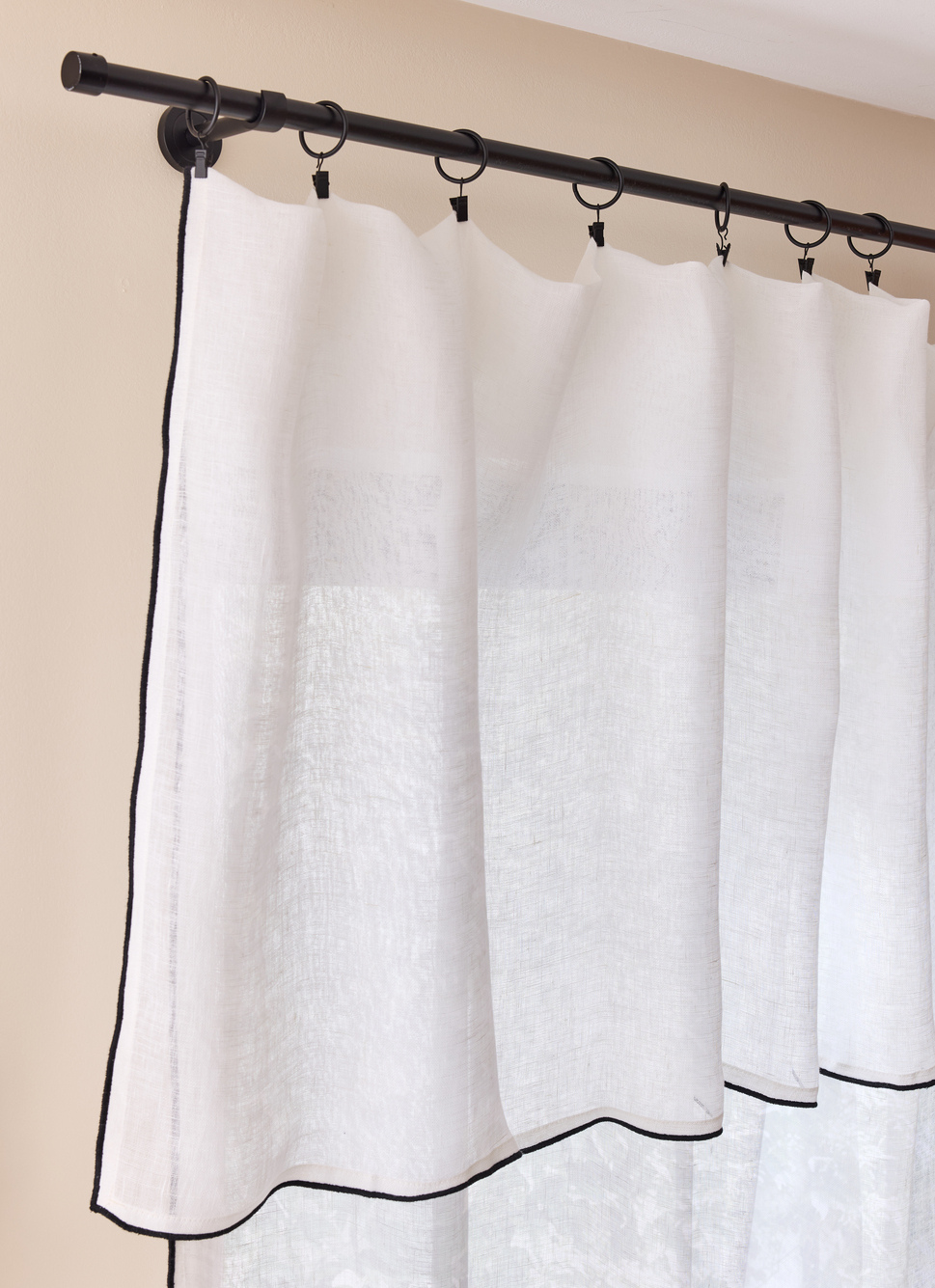 VOILAGE EN LIN ET BOURDON CONTRASTÉ LARY BLANC/NOIR