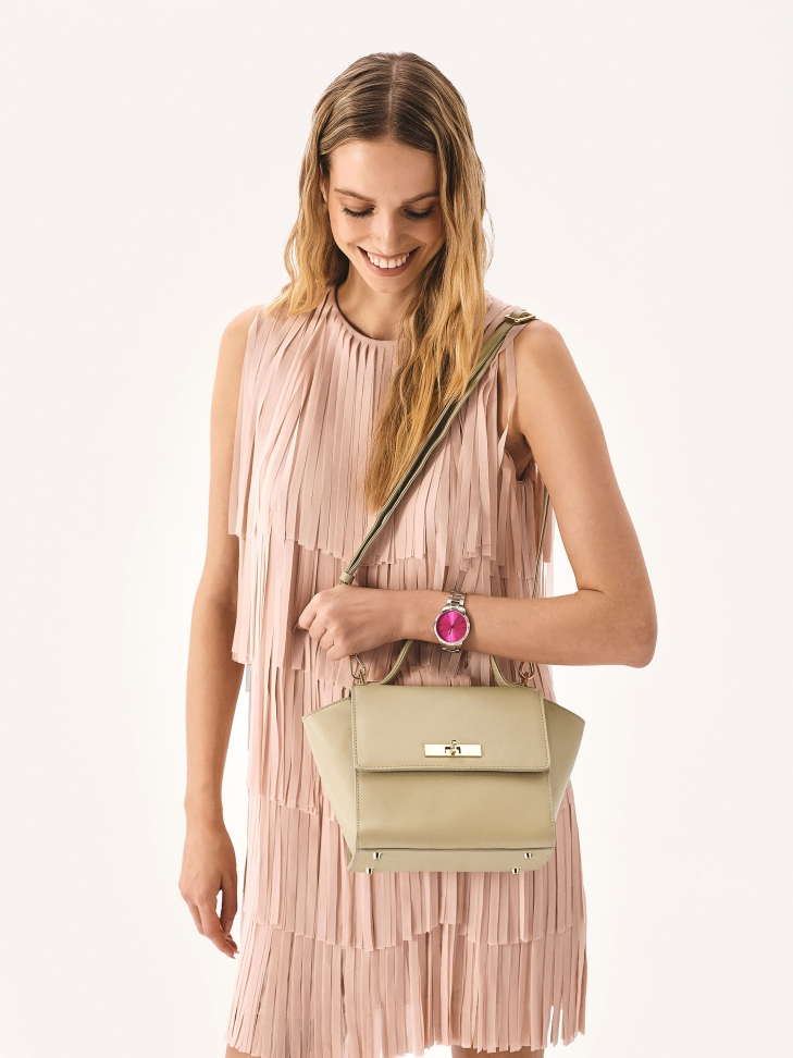 Beige handbag with extended sides