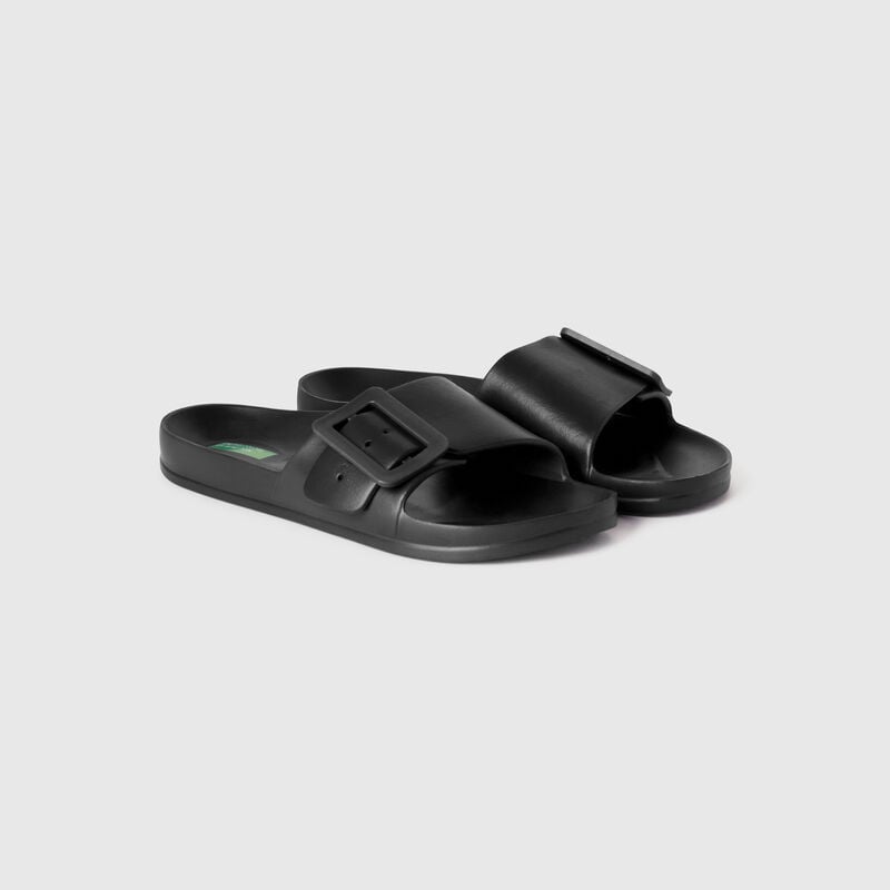 Lightweight rubber slippers
