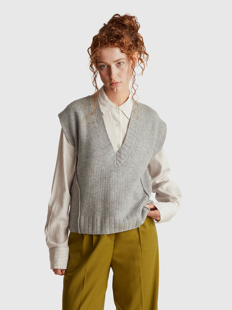 V-neck vest in wool blend