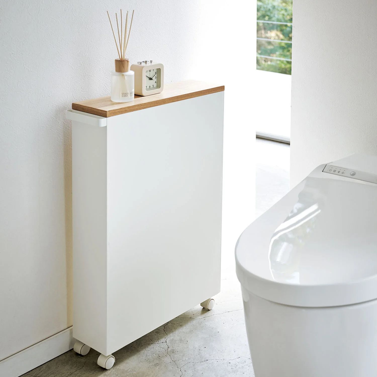 ハンドル付きスリムトイレラック タワー