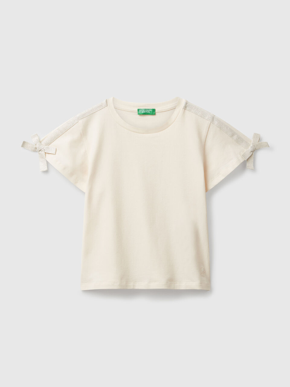 T-shirt with bows