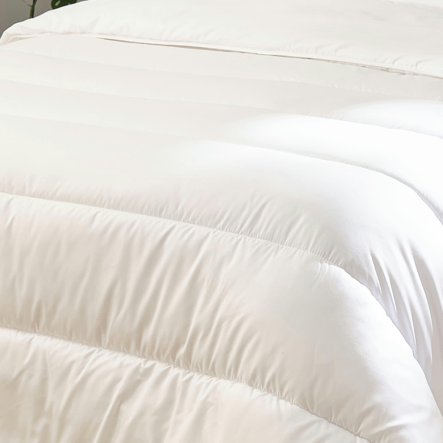 - Couette tempérée en microfibre recyclée blanc 260x240 cm