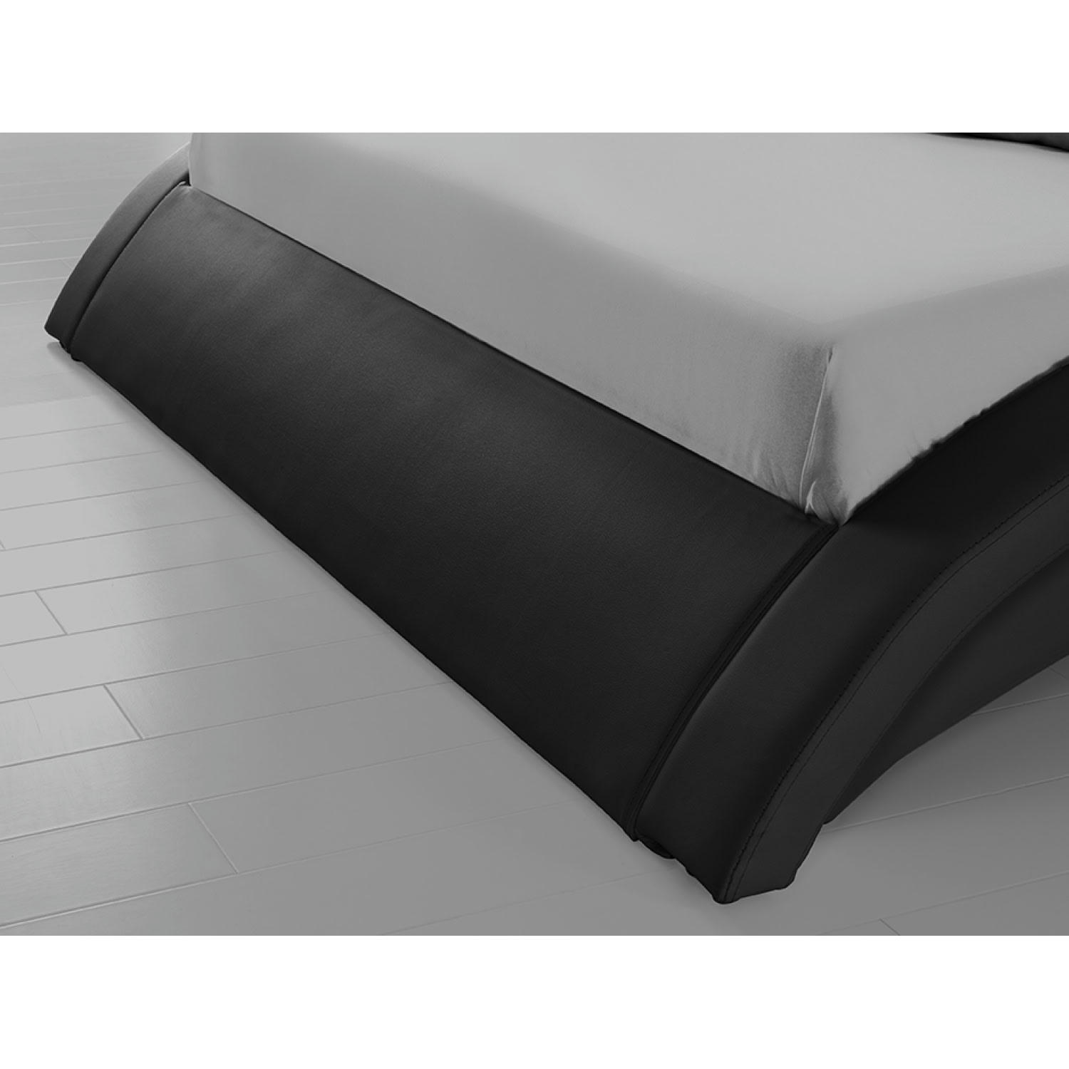 PADDINGTON - Cadre de lit avec LED 140 x 190 cm en PU noir