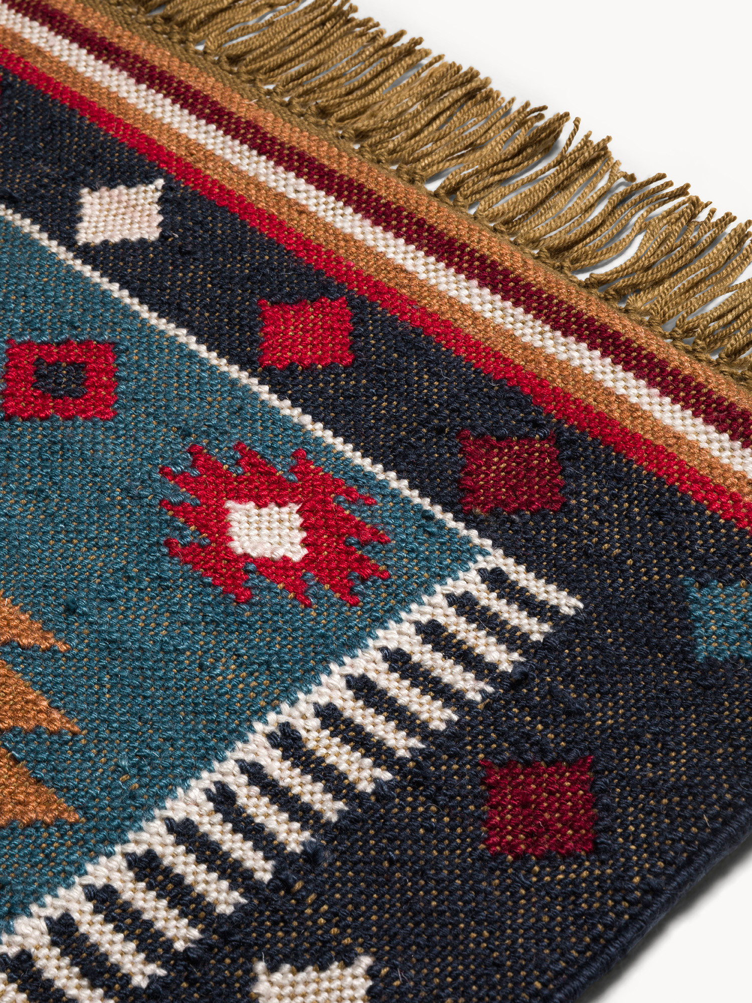 Tappeto stile Navajo con motivo geometrico e frange