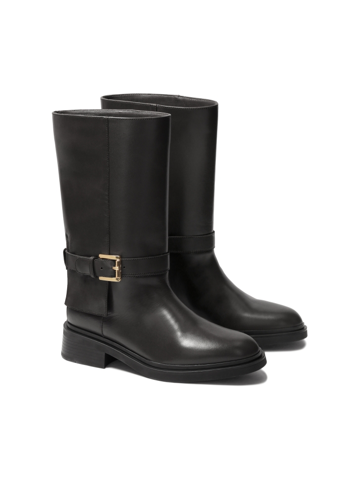 Flat leather boots decorated with a strap