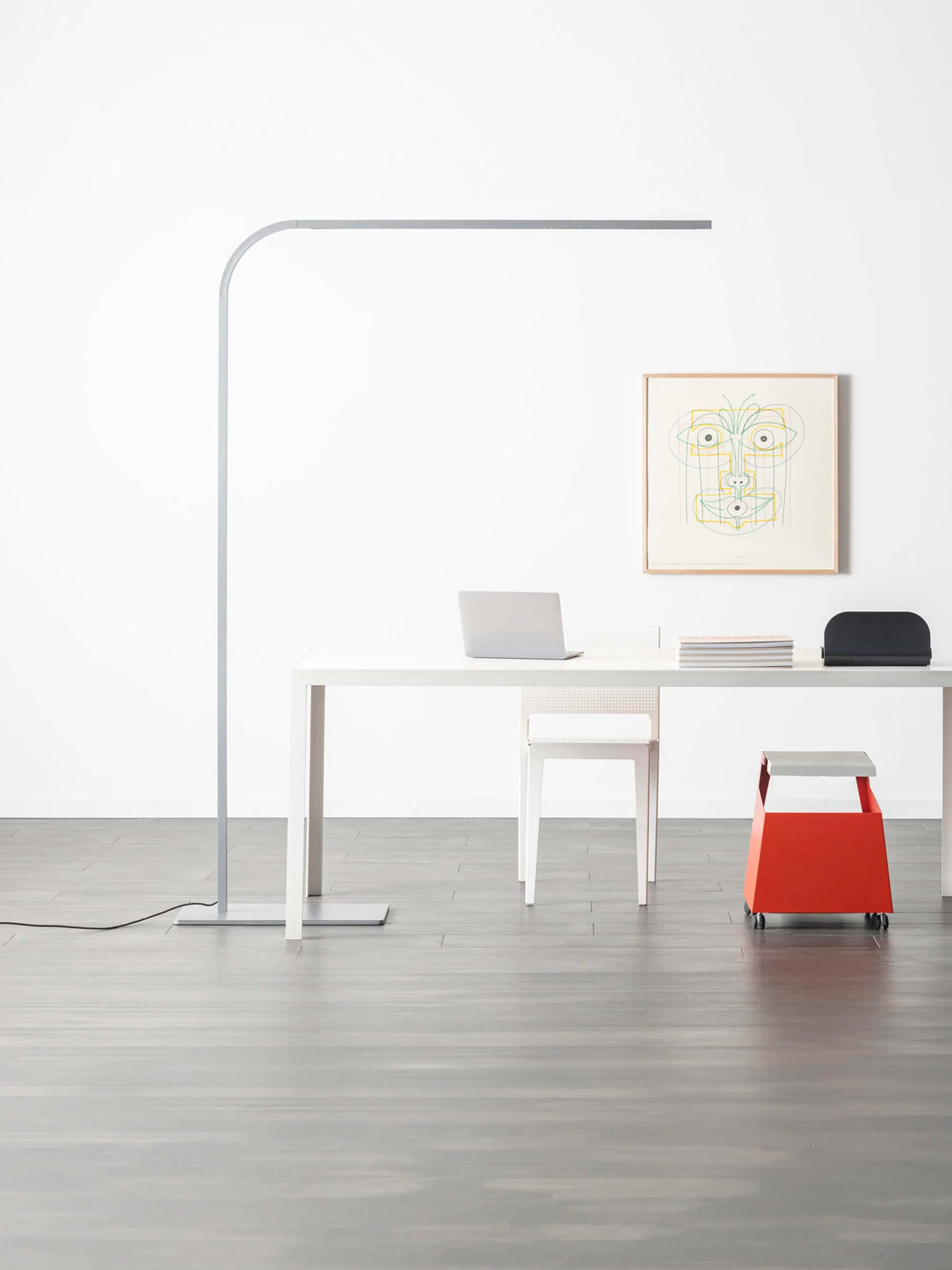 Große LED-Stehlampe Turn Around, dimmbar