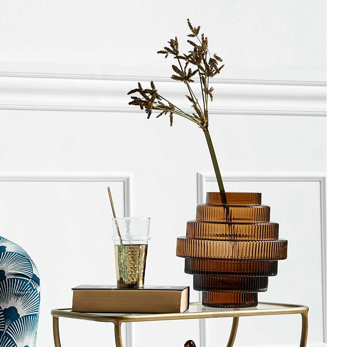 - Vase en verre ambré à relief - H24 cm