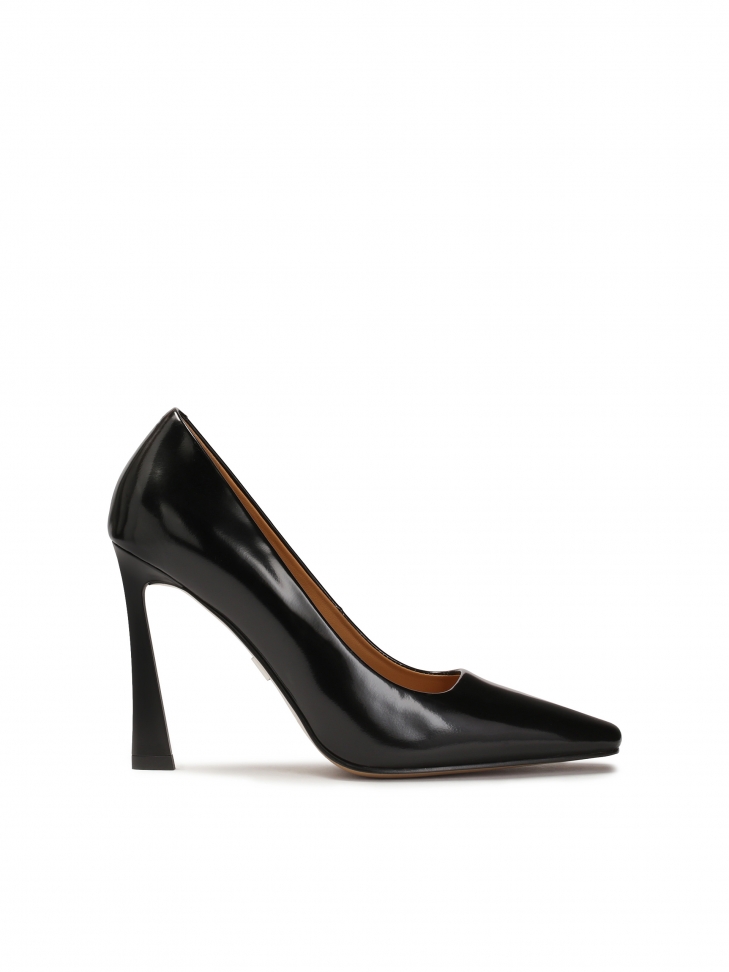 Black pumps with extended heel