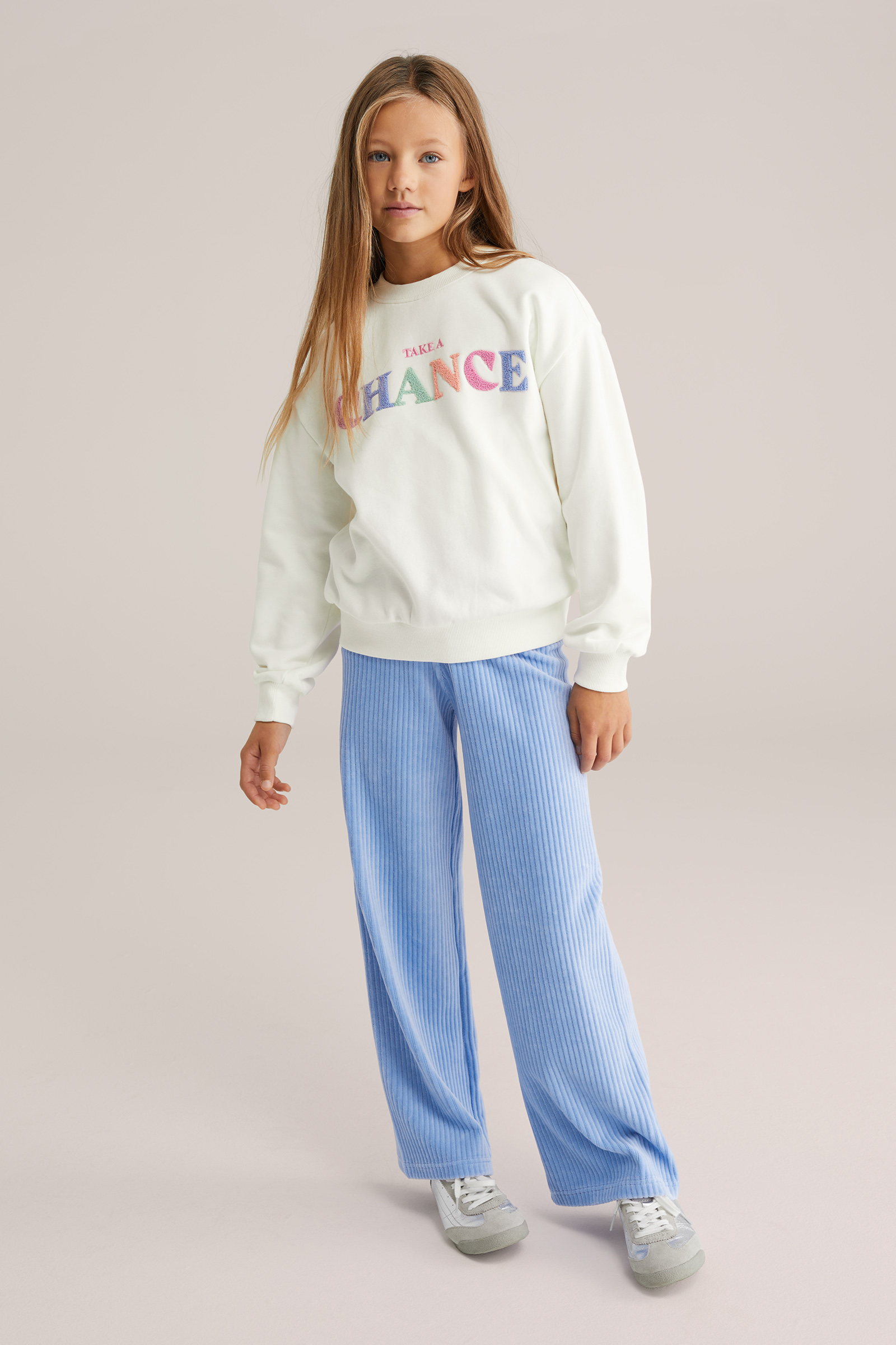 Meisjes oversized sweater met embroideries