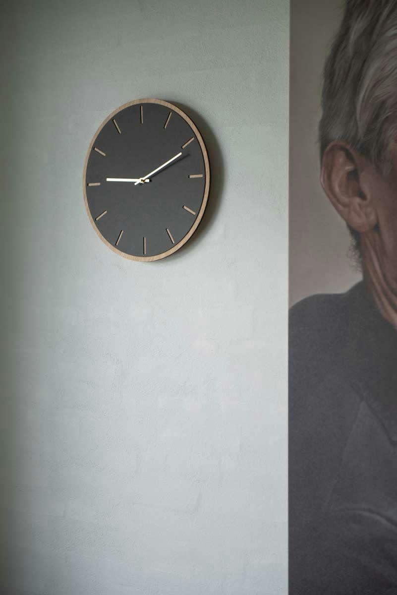 - Horloge murale en linoléum noir D38cm
