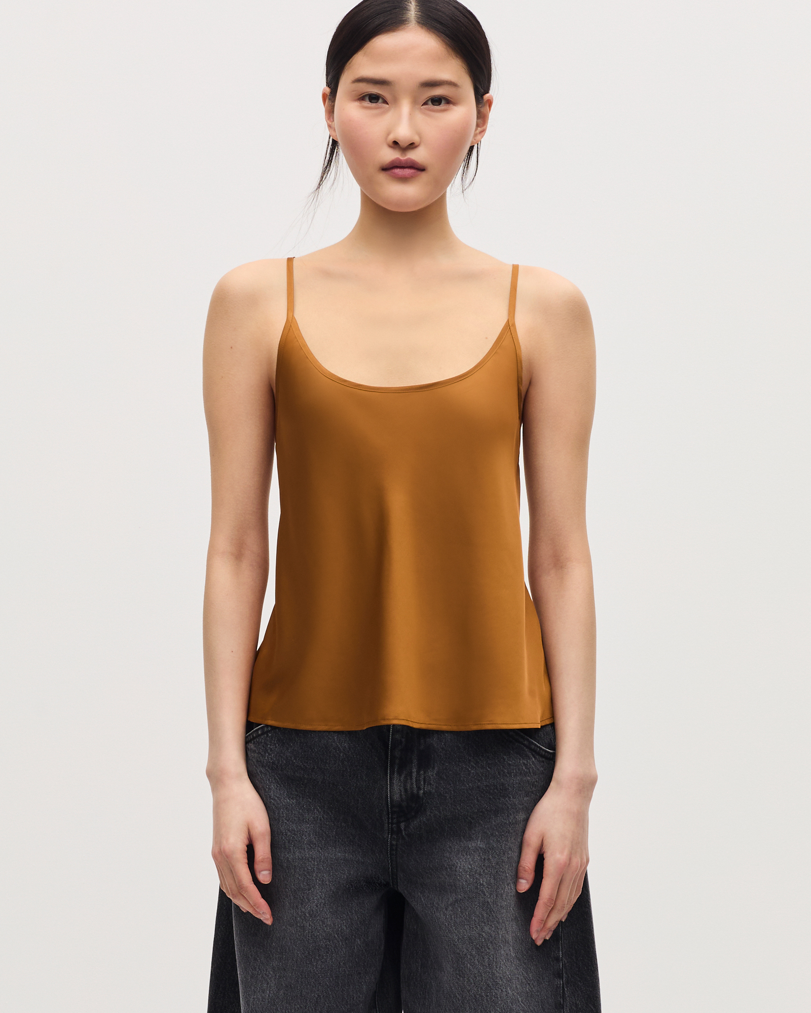 Top satiné à fines bretelles