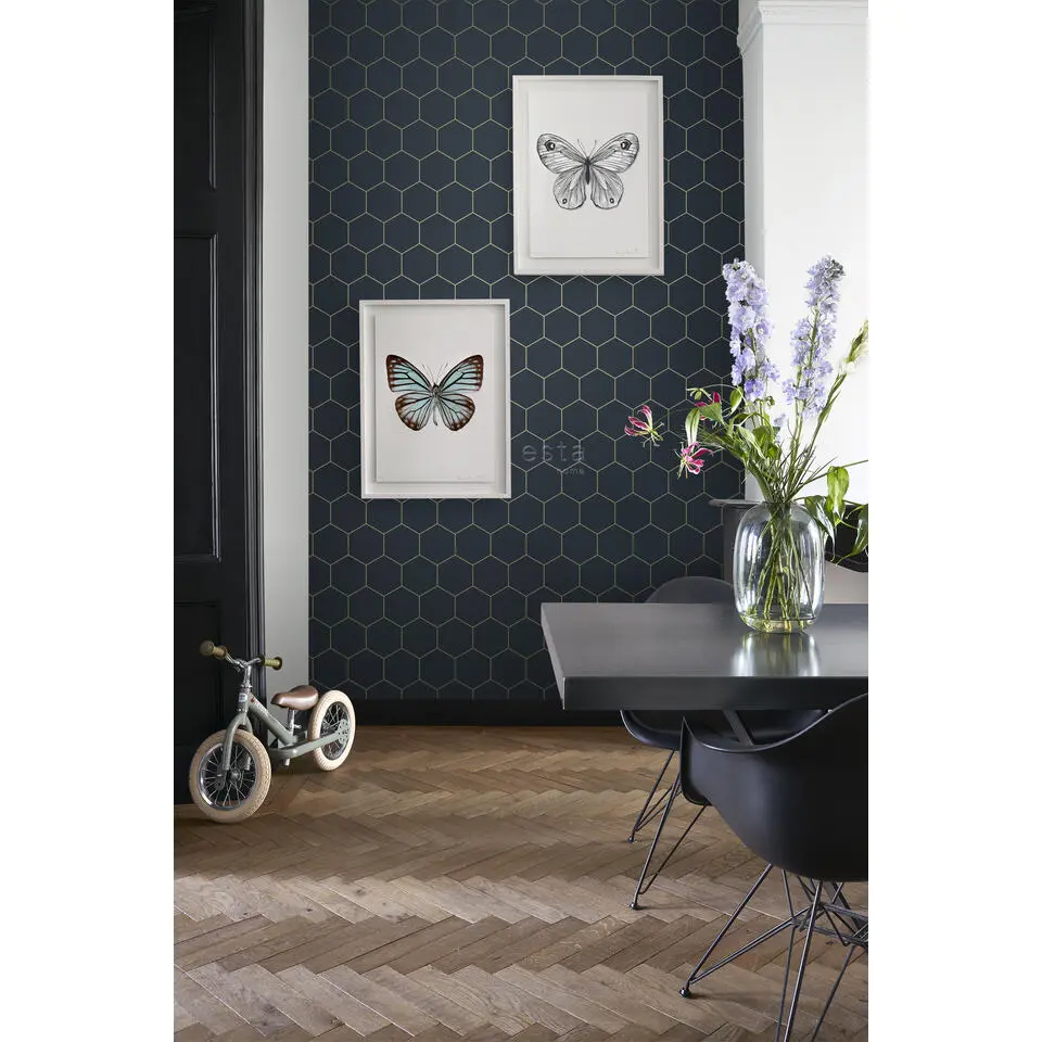 ESTAhome behang hexagon donkerblauw en goud - 53 cm x 10.05 m