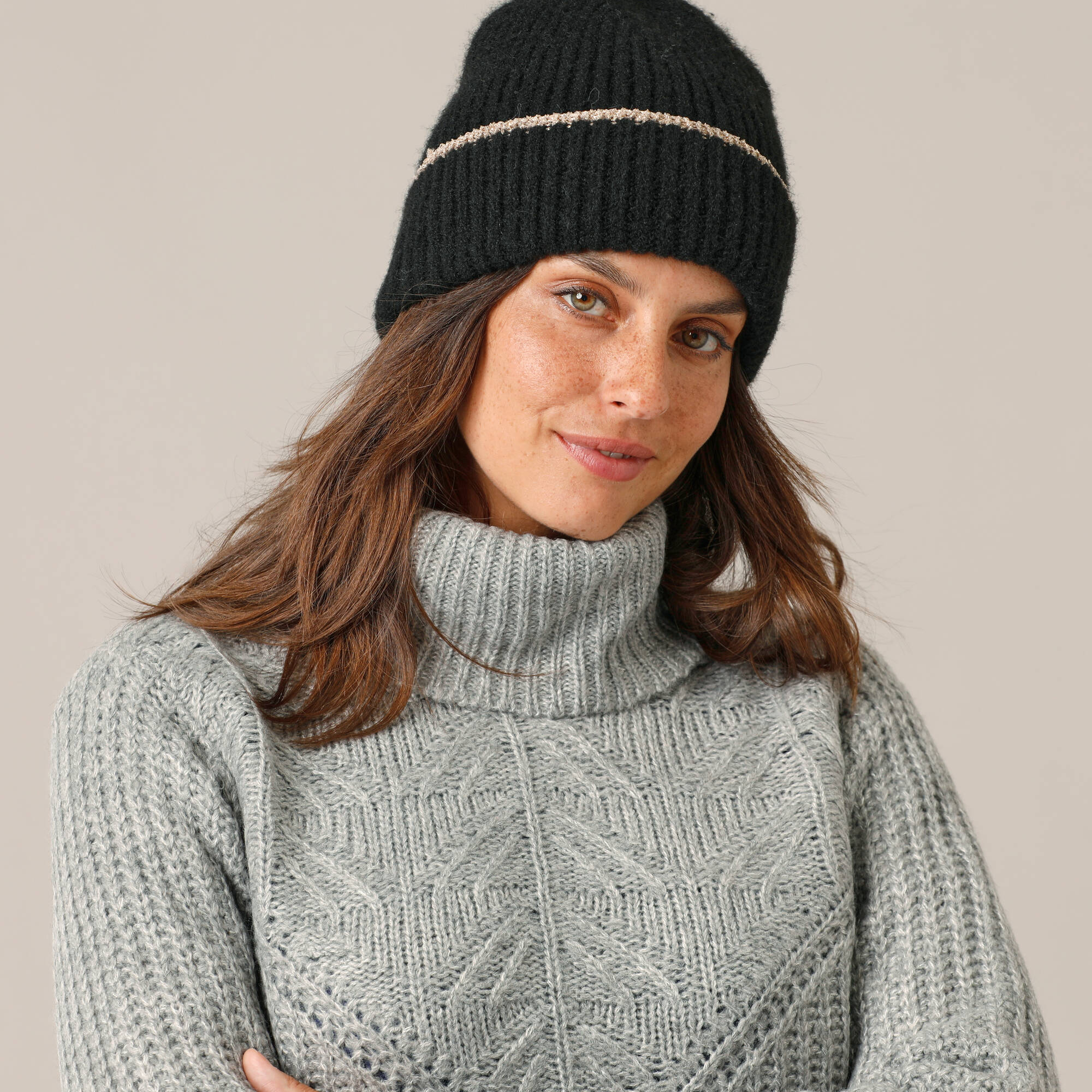 Bonnet détails brillants