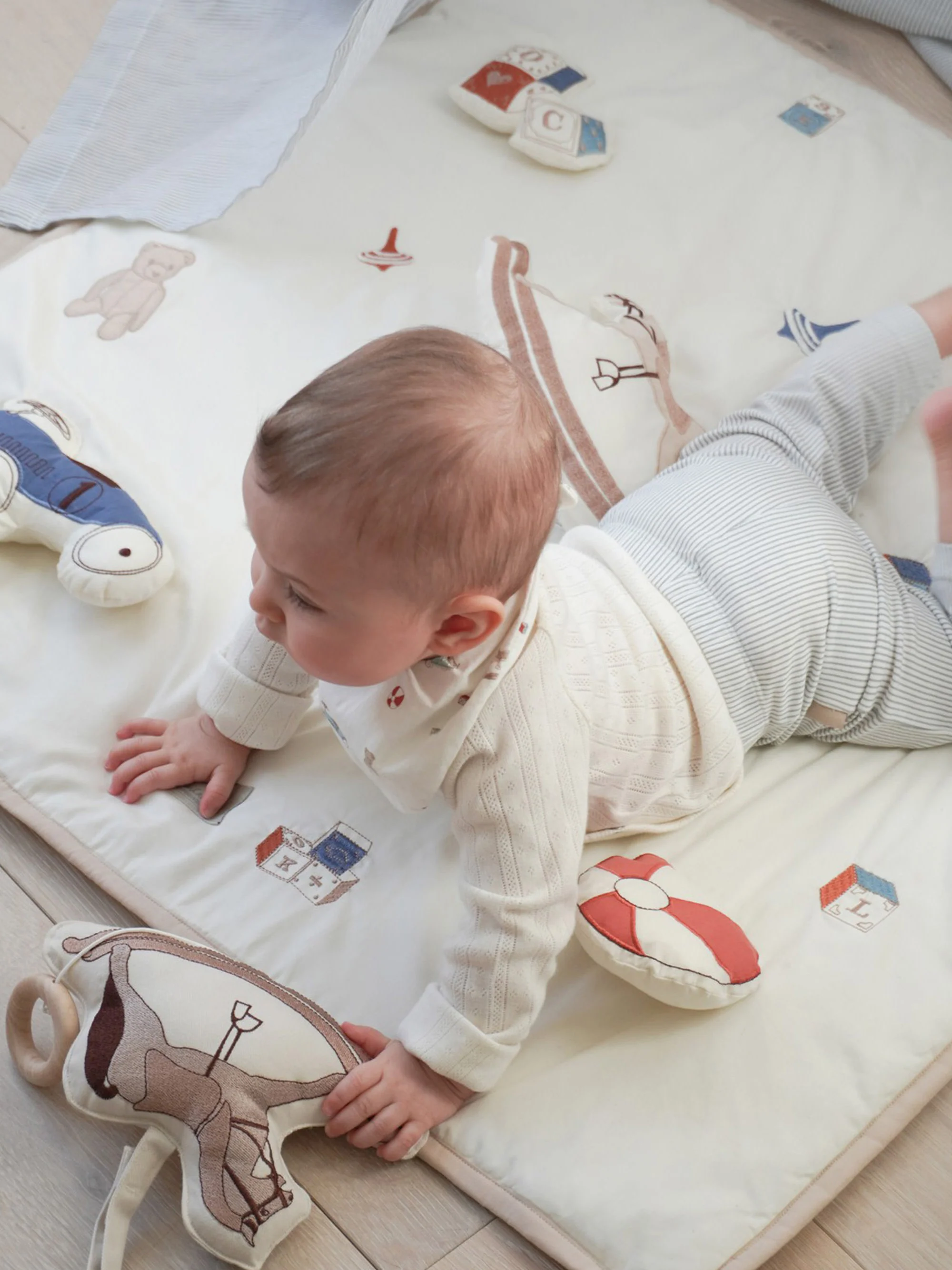 Baby-Mobile Vintage Toys aus Bio-Baumwolle