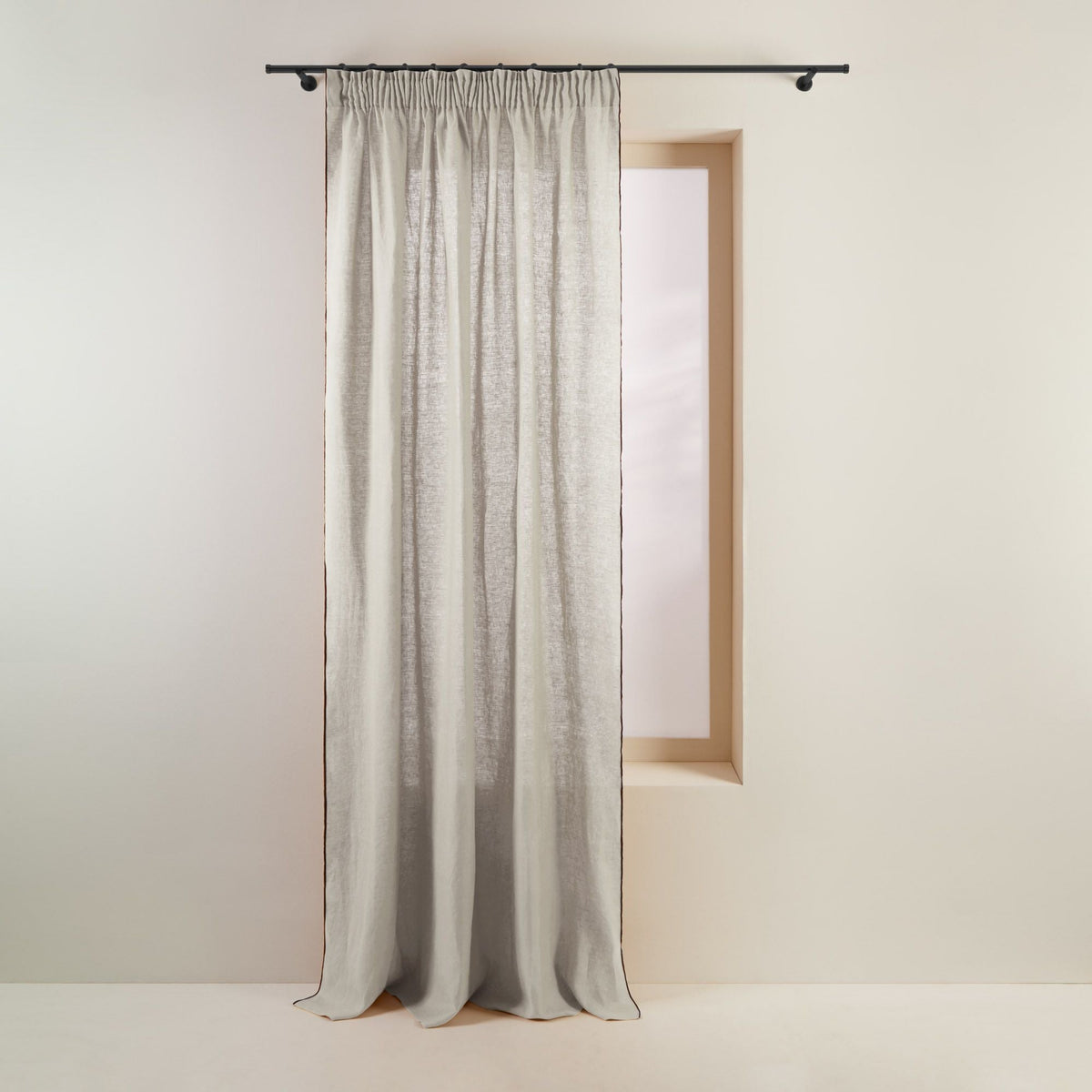 Madura Gordijn Carlina kalksteen en zwarte hommel 135x350 cm