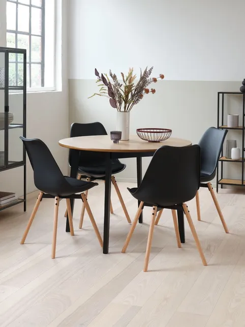 JEGIND Ø105 bord natur eg + 4 KASTRUP stole sort