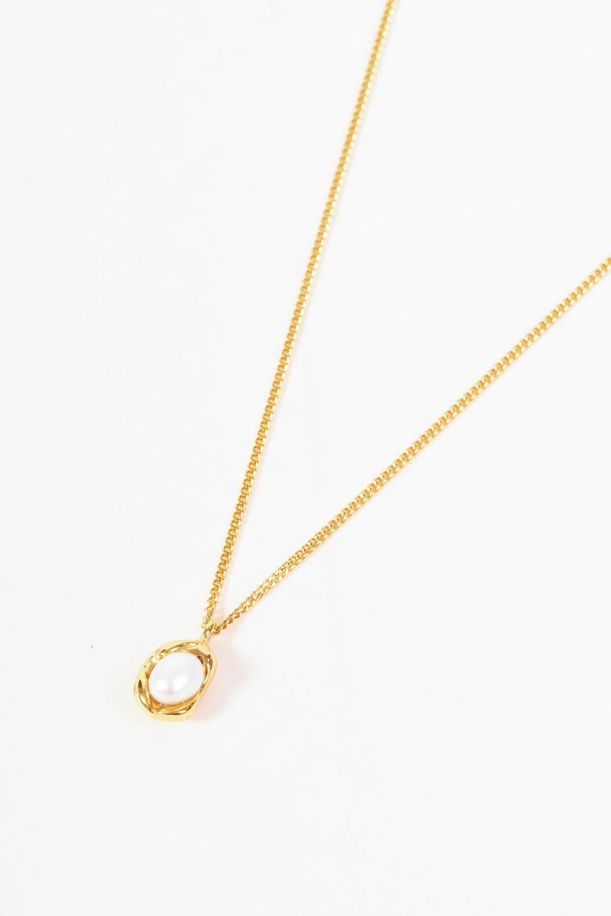 Faux Pearl Insert Gold Necklace