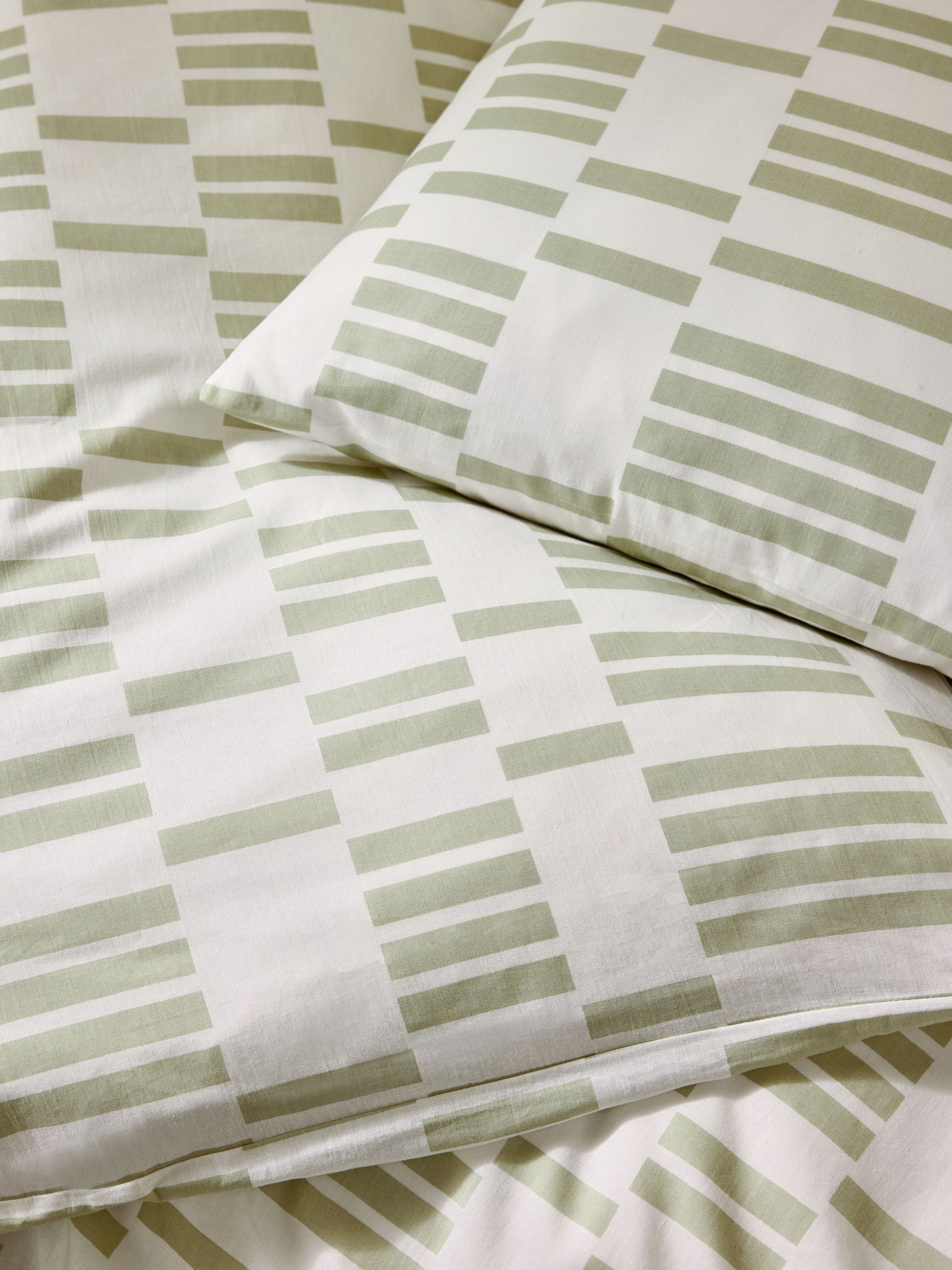 Avery 100% Cotton Duvet Cover and Pillowcase Set in Green