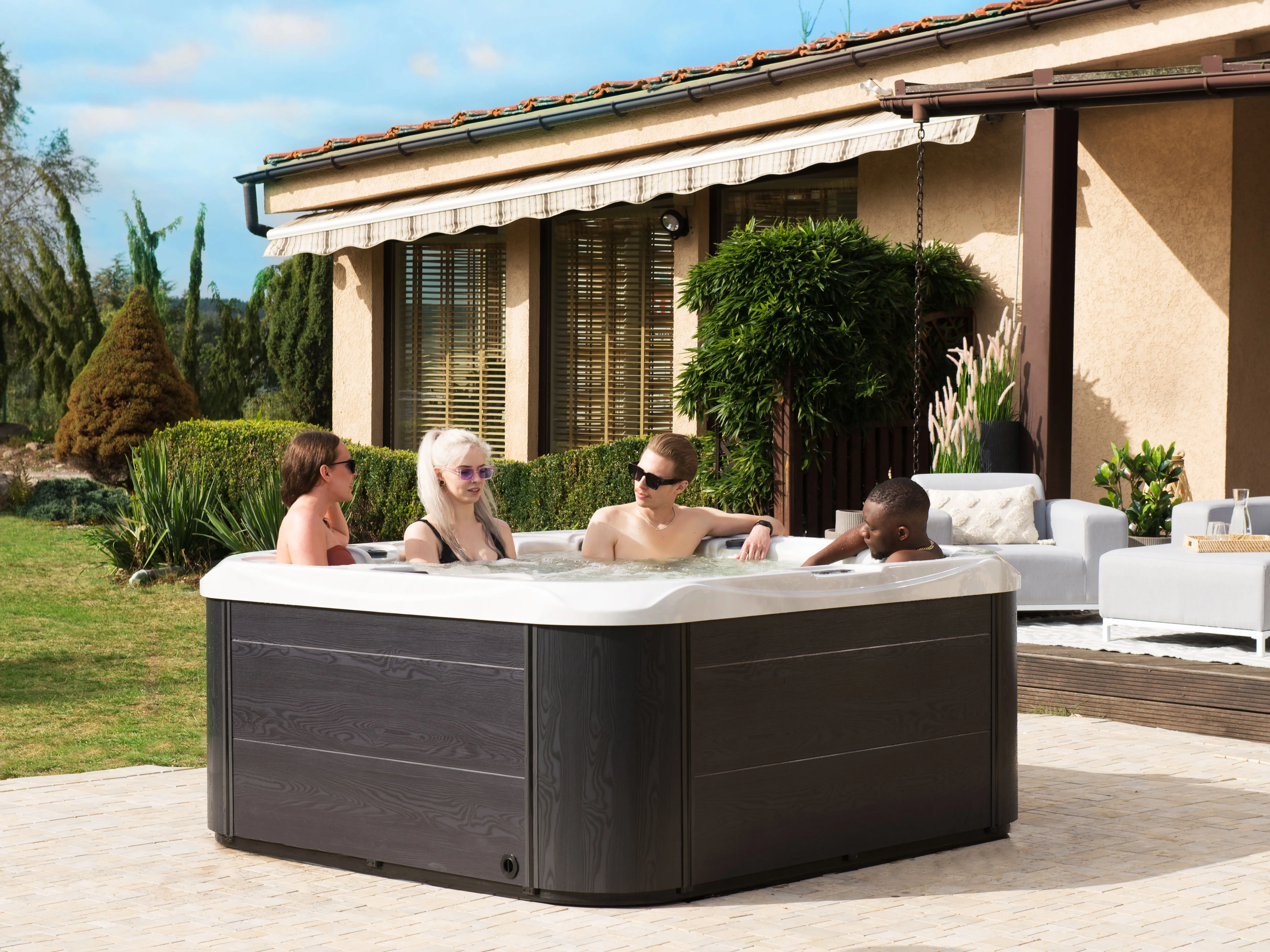Outdoor Hot Tub with LED LASTARRIA White