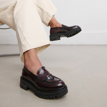 Mocassins à semelles crantéesen cuir patiné bordeaux | ALFI