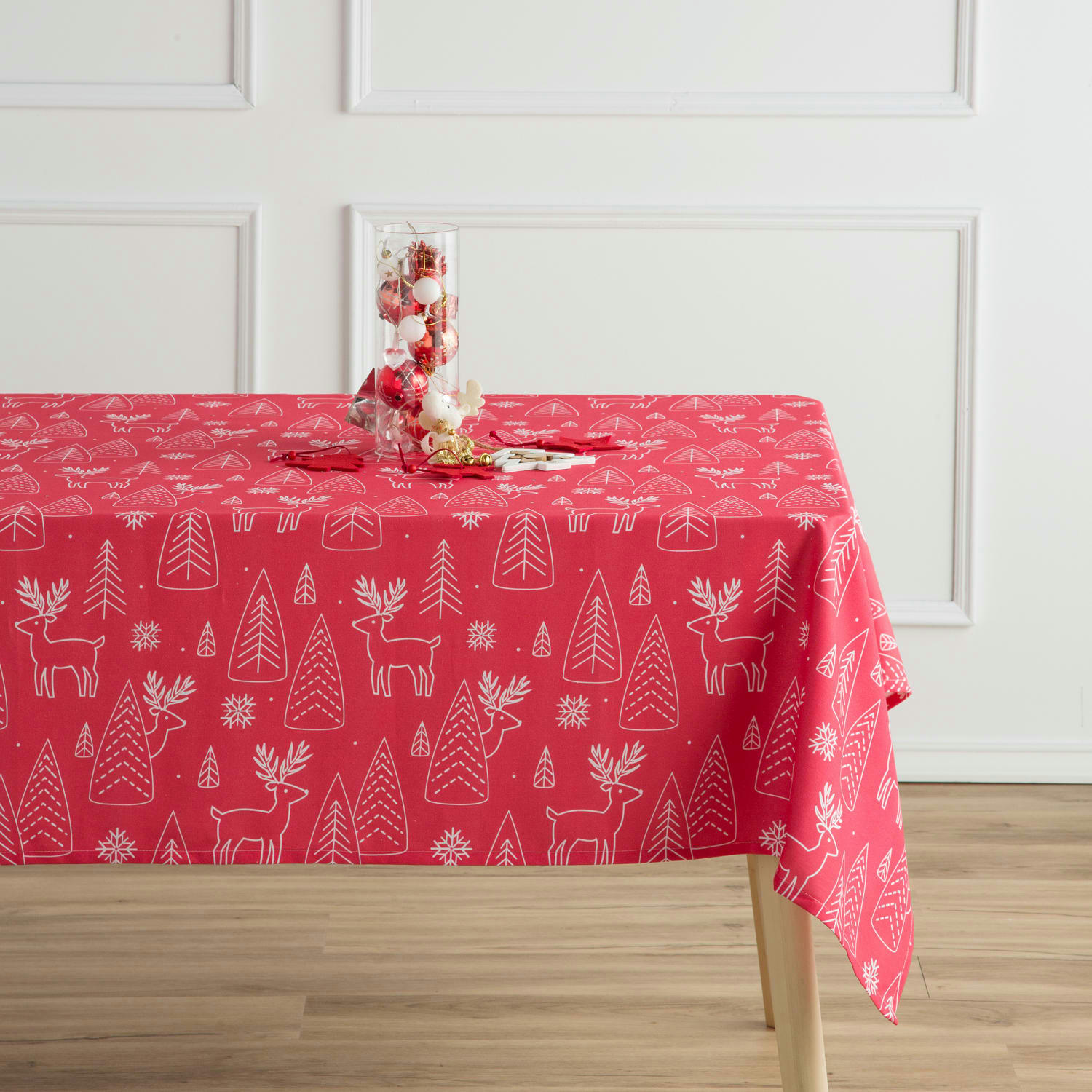 TREE - Nappe imprimée rouge avec traitement anti-taches coton 140x140 cm