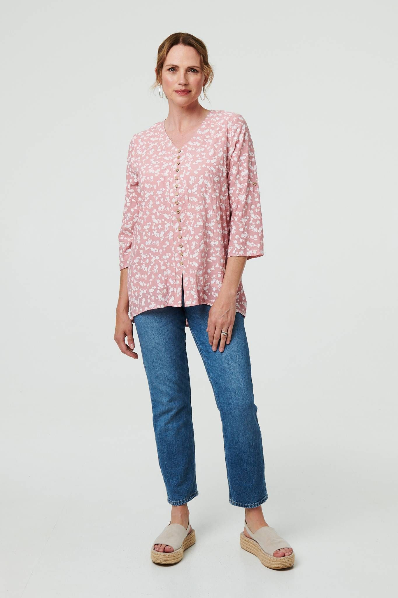Izabel London Ditsy Floral 3/4 Sleeve Curve Hem Top