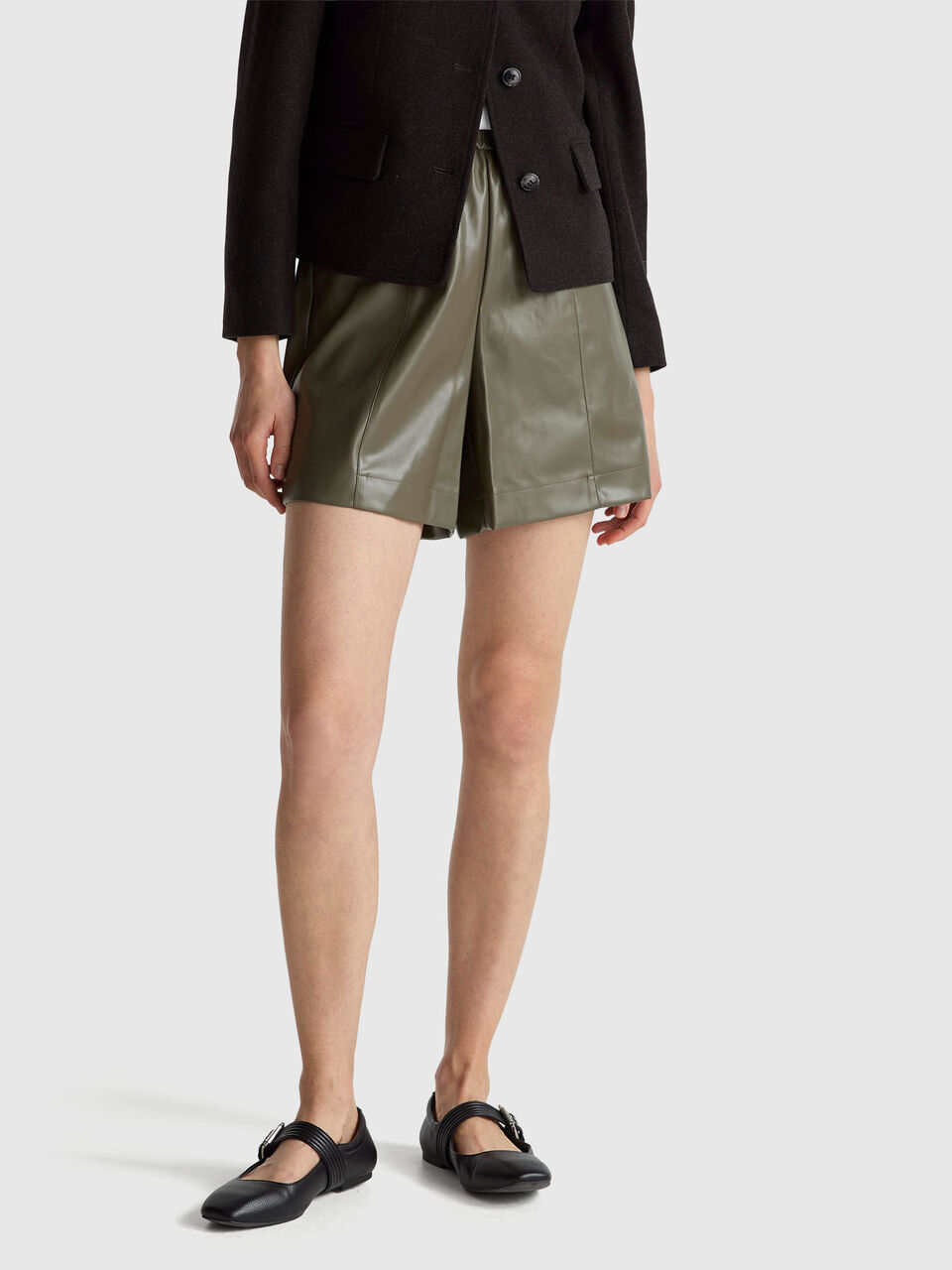 Bermudas in imitation leather