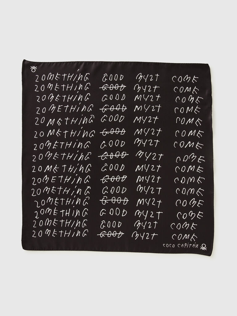 Black scarf with Coco Capit&aacute;n text