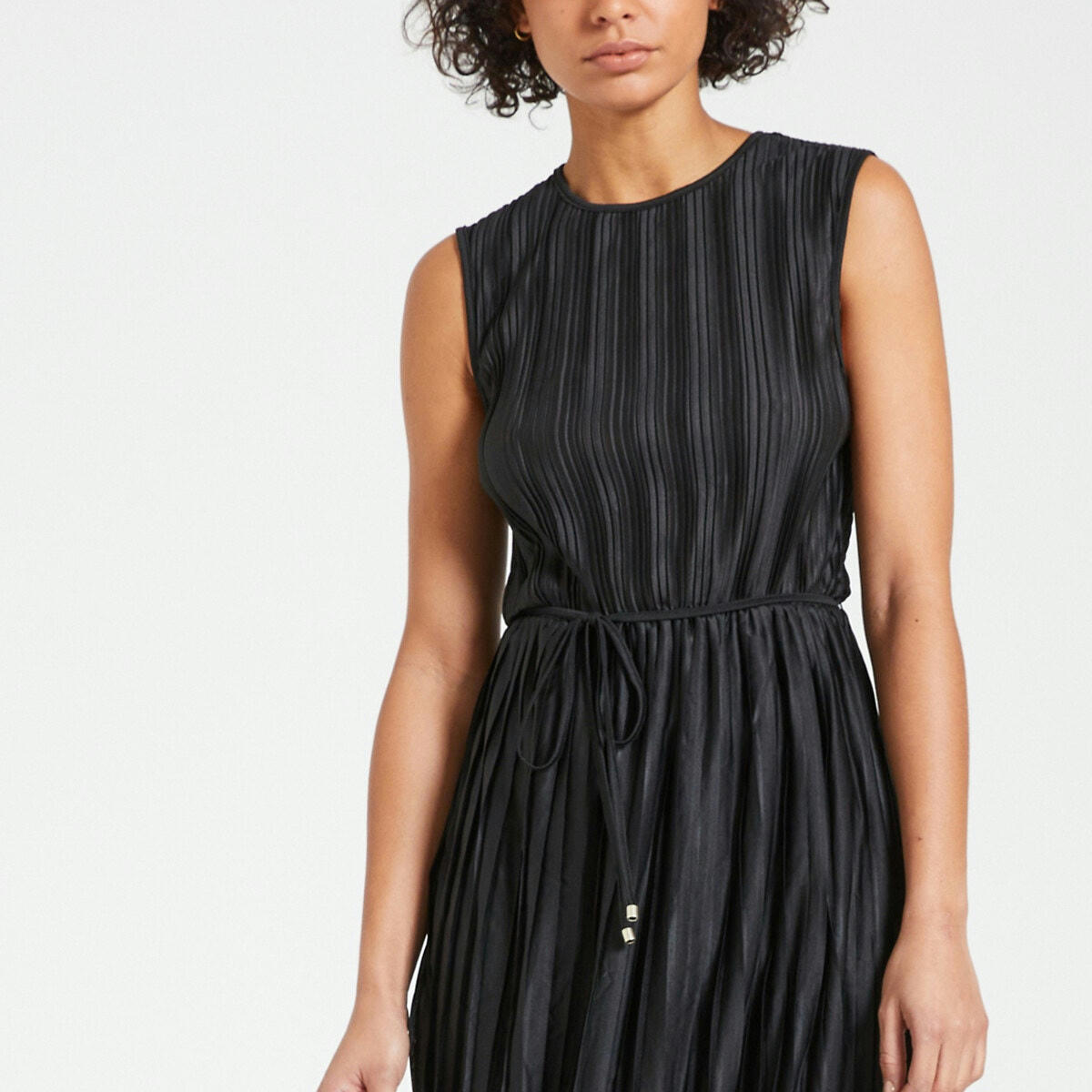 Robe plissée, sans manches