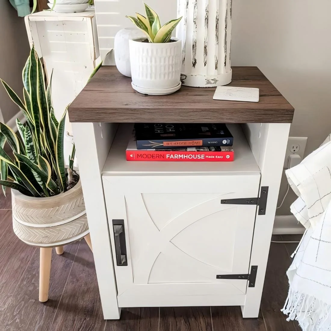 Farmhouse Barn Door Nightstand Bedside Table Set of 2 with Adjustable Shelves