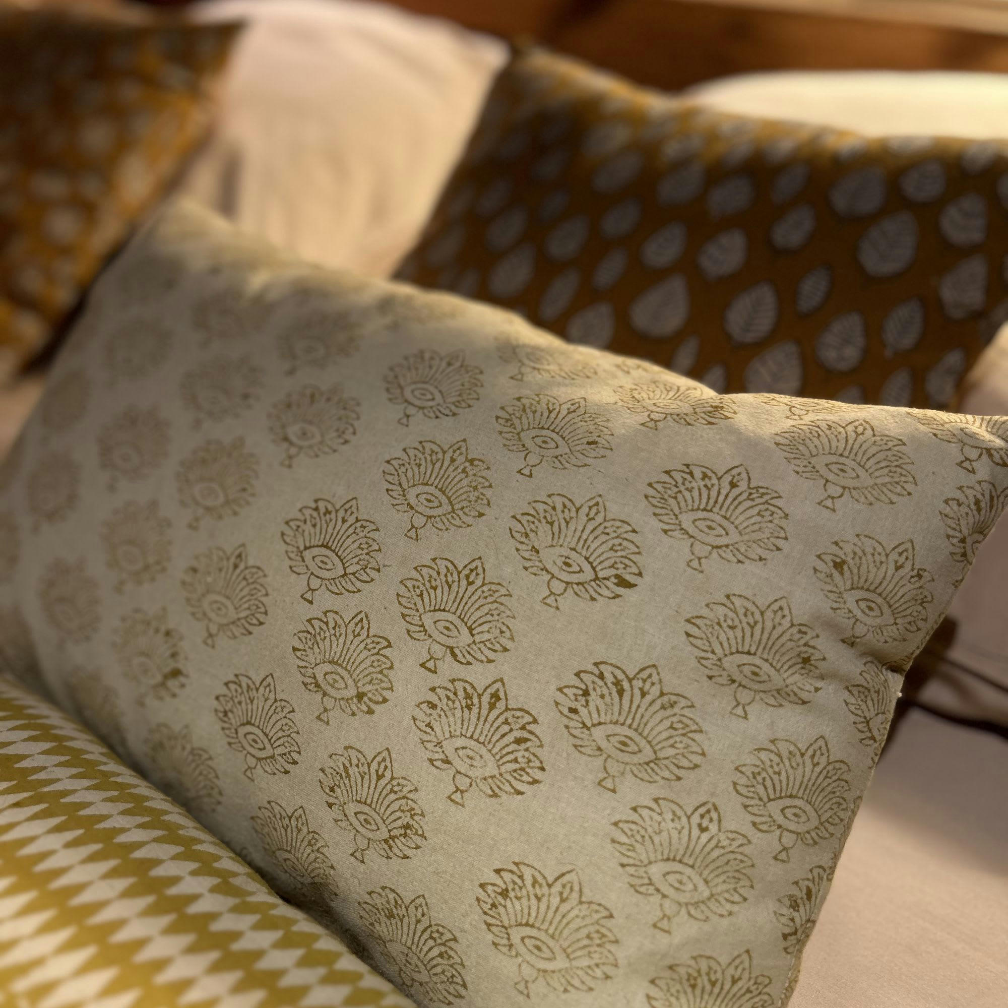 KOCHI - Coussin en coton beige 30x50cm