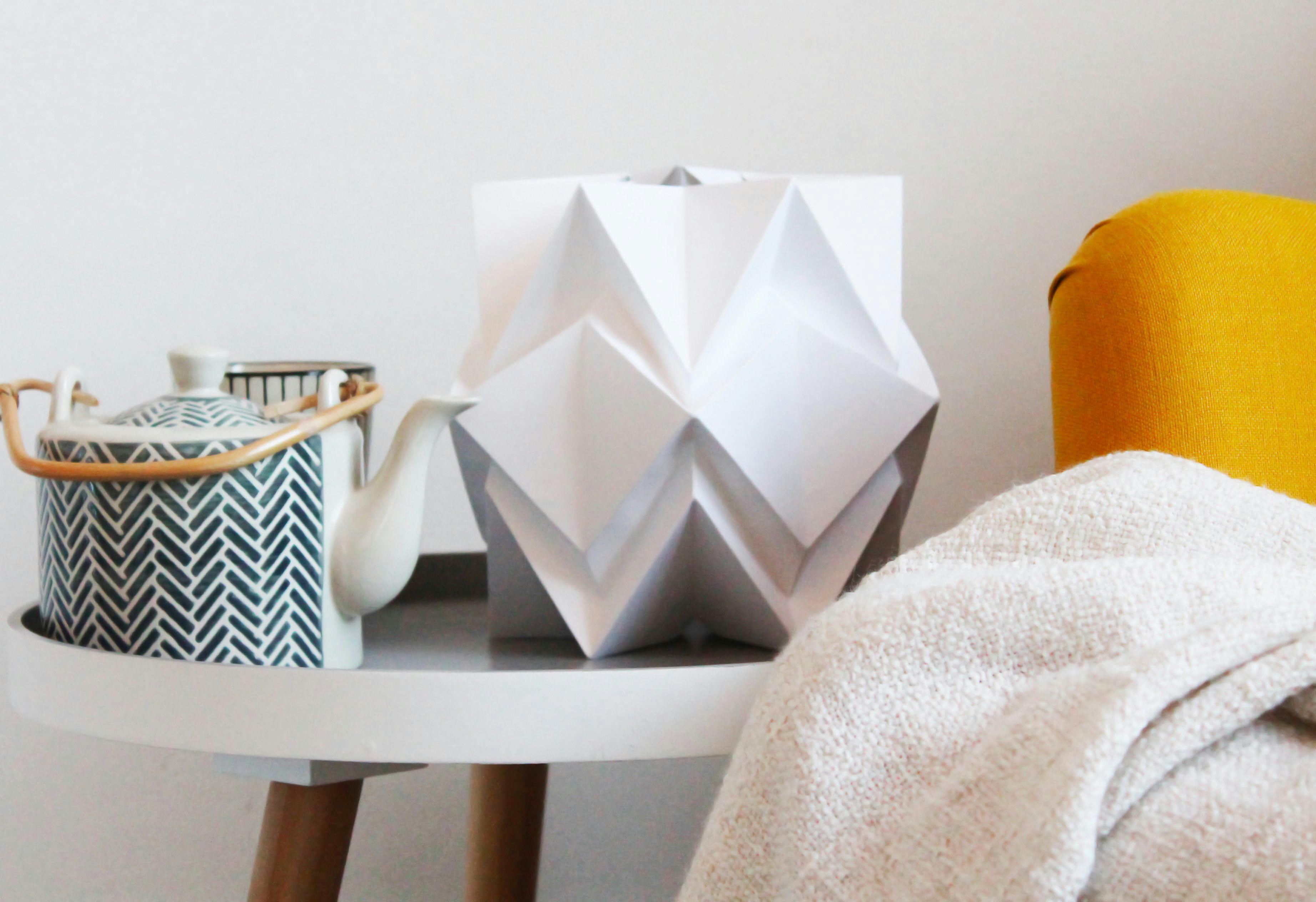 HIKARI - Lampe de table origami en papier taille S