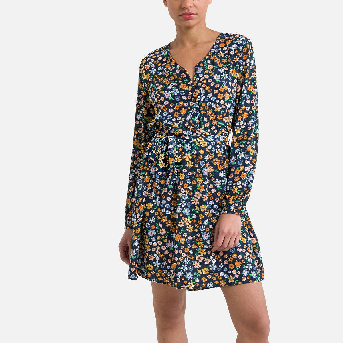 Robe fleurie, col V