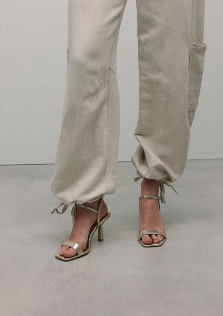 Gouden sandalen met hak