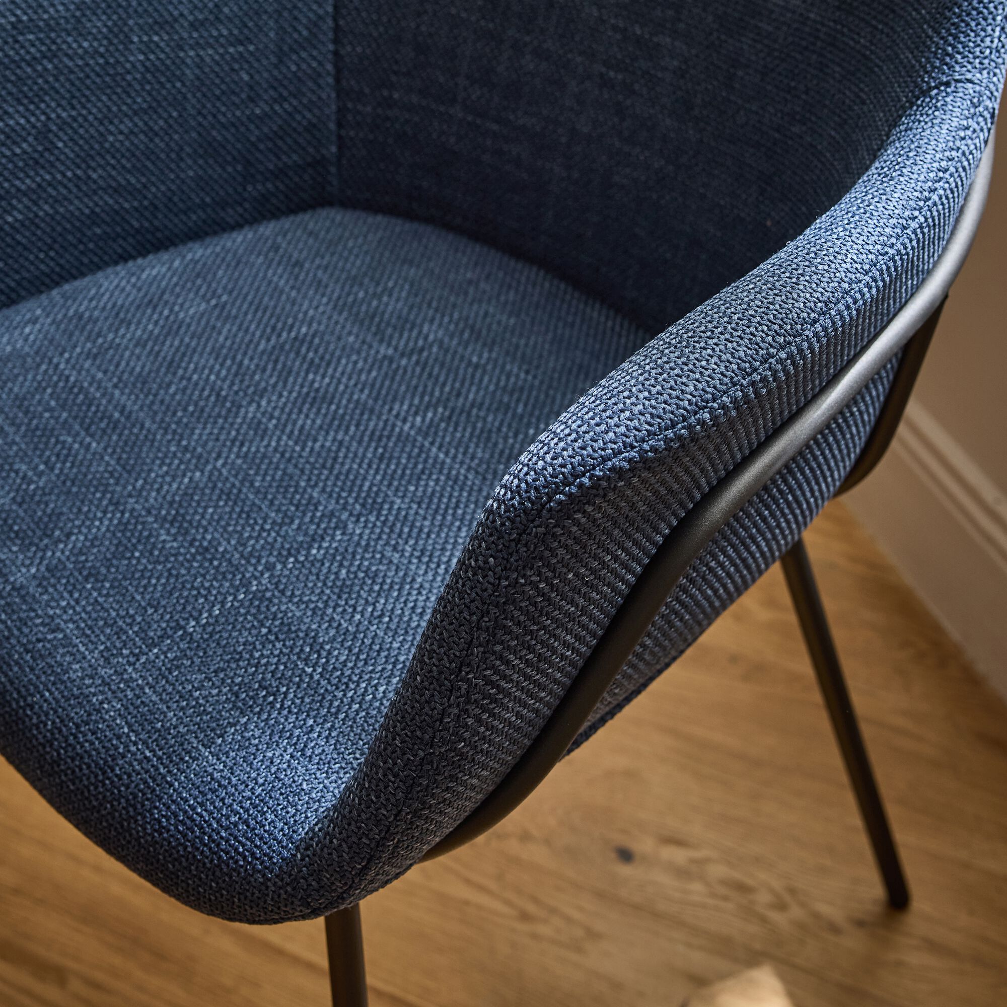 CHLOE - Chaise de repas avec accoudoirs en tissu - bleu figuerolles