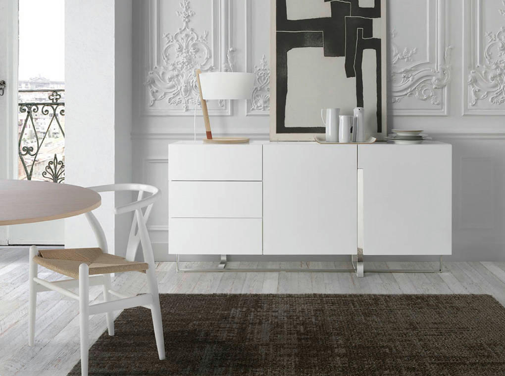 - Buffet en bois blanc et acier chromé