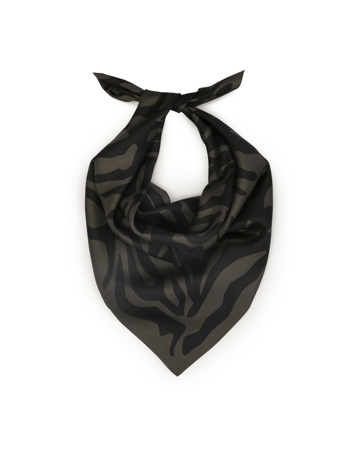 Silk scarf with shine