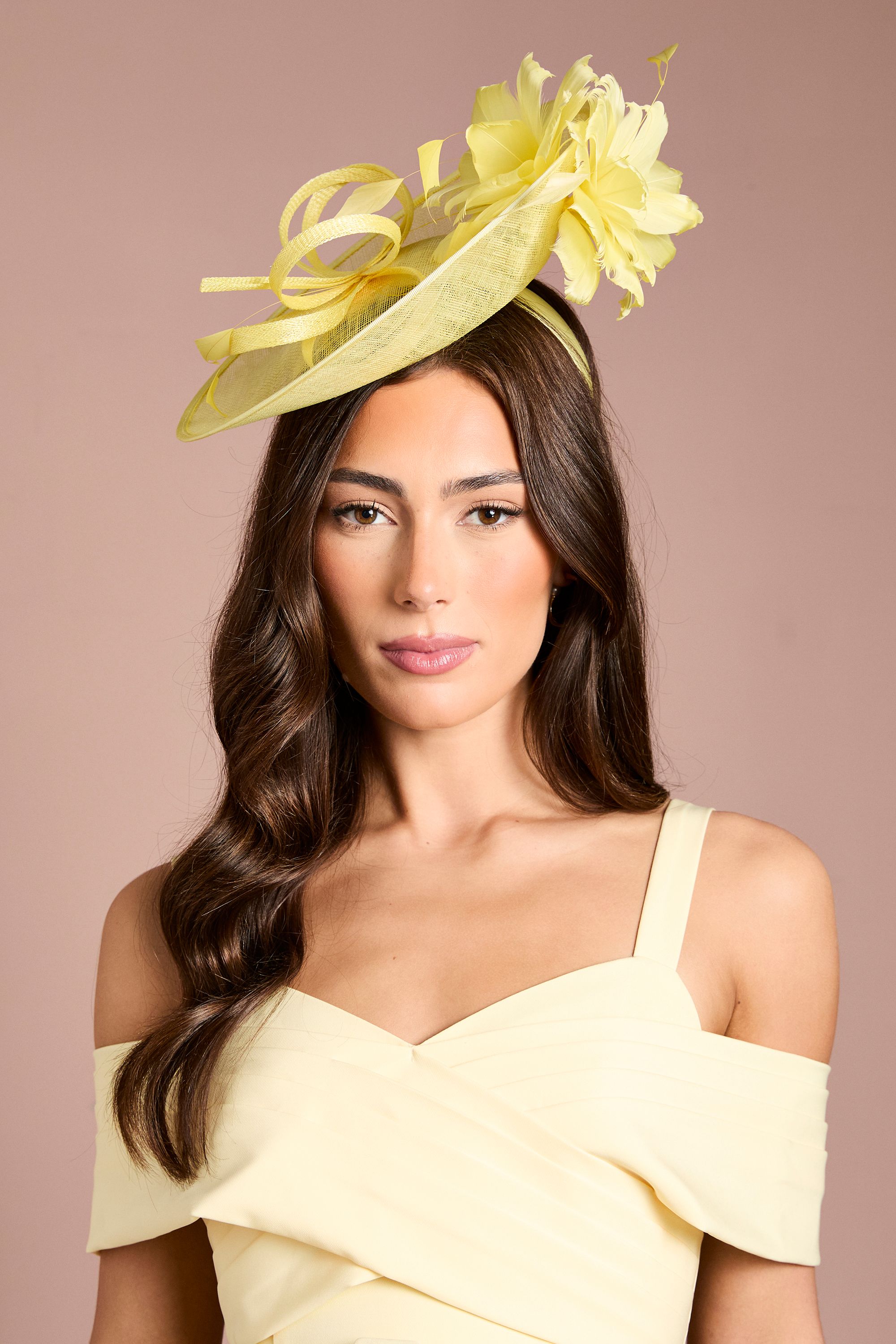 Coast Side Facing Feather Detail Fascinator