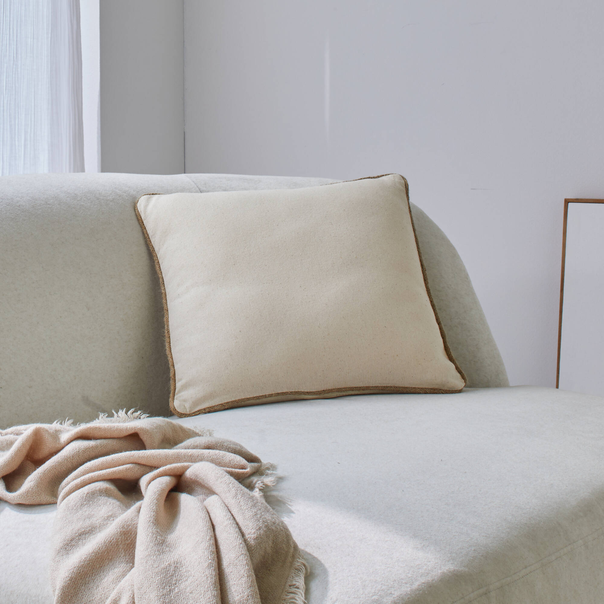 Coussin uni biais en jute