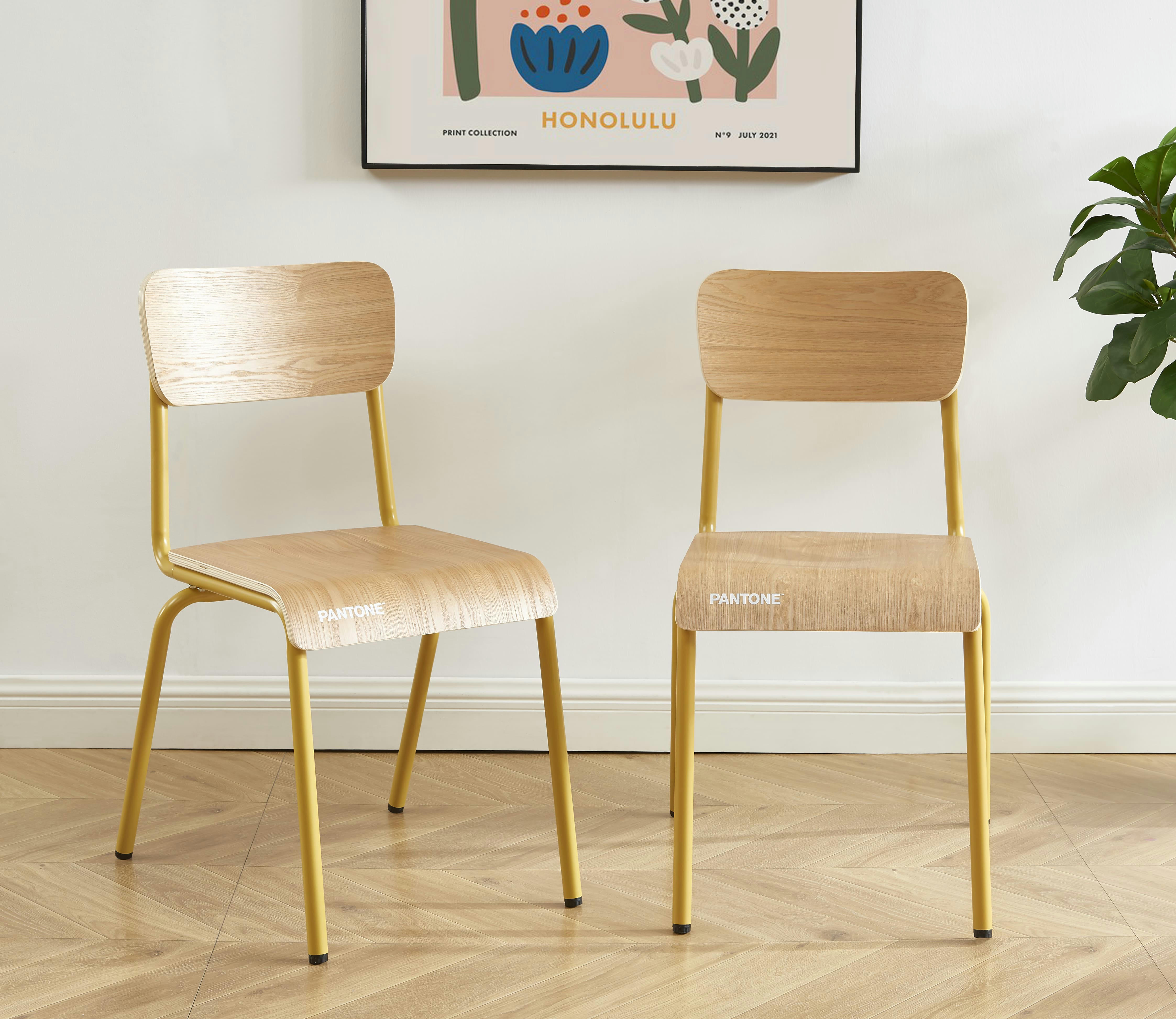 PANTONE - Lot de 2 chaises  jaune moutarde et placage frên
