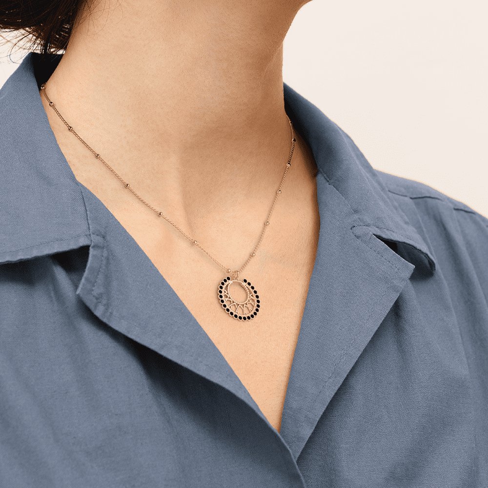Collier Arabesque, Laque Noire