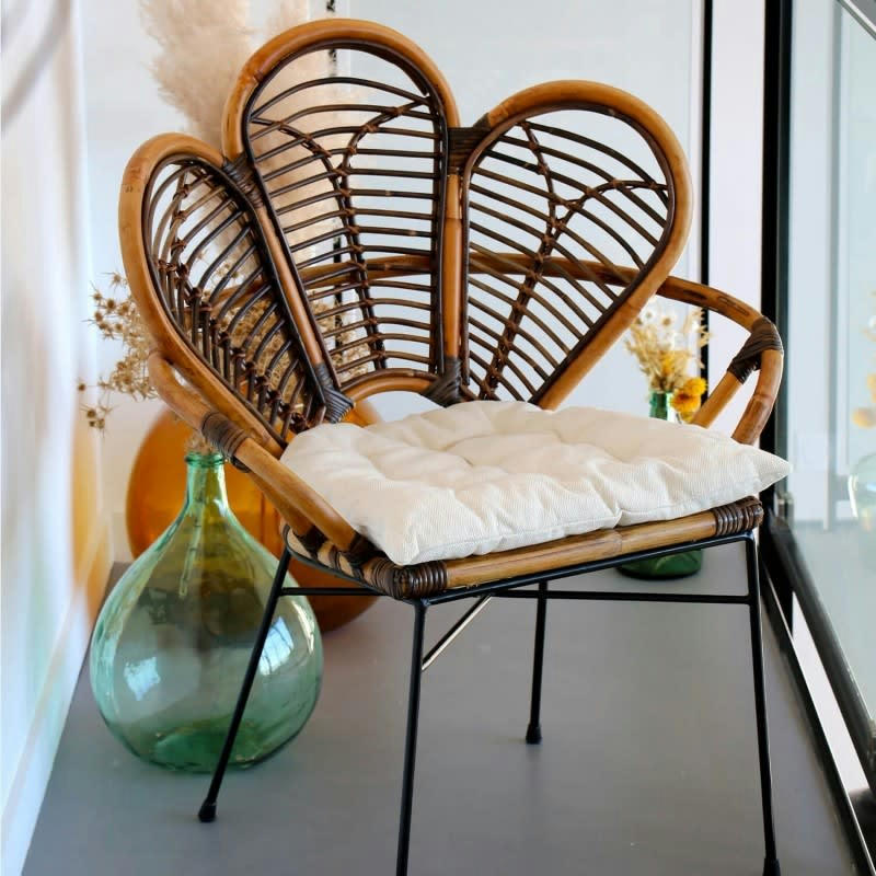 LOIC - Fauteuil fleur en rotin avec pieds en métal marron