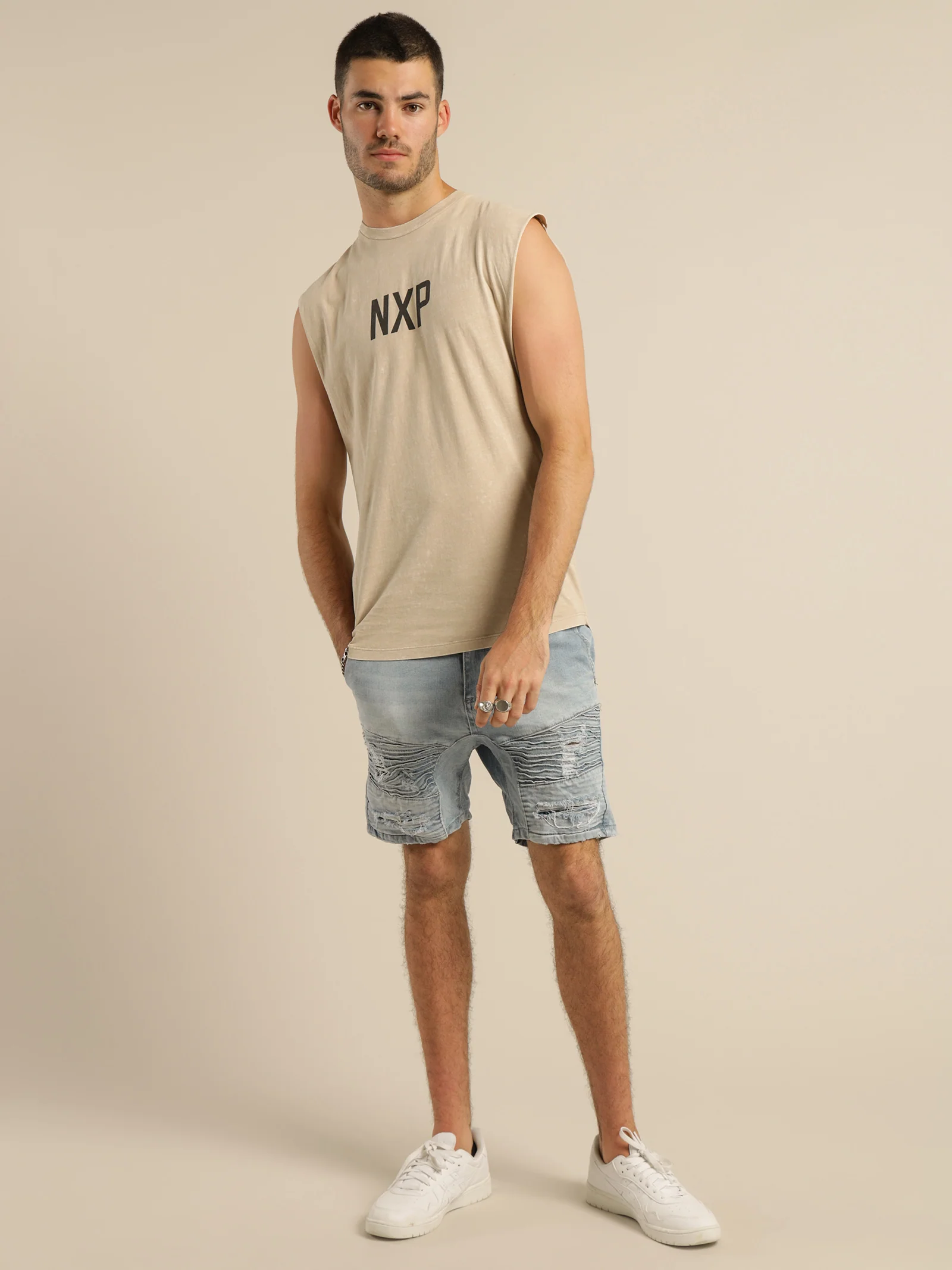 Ultimatum Scoop Muscle Top