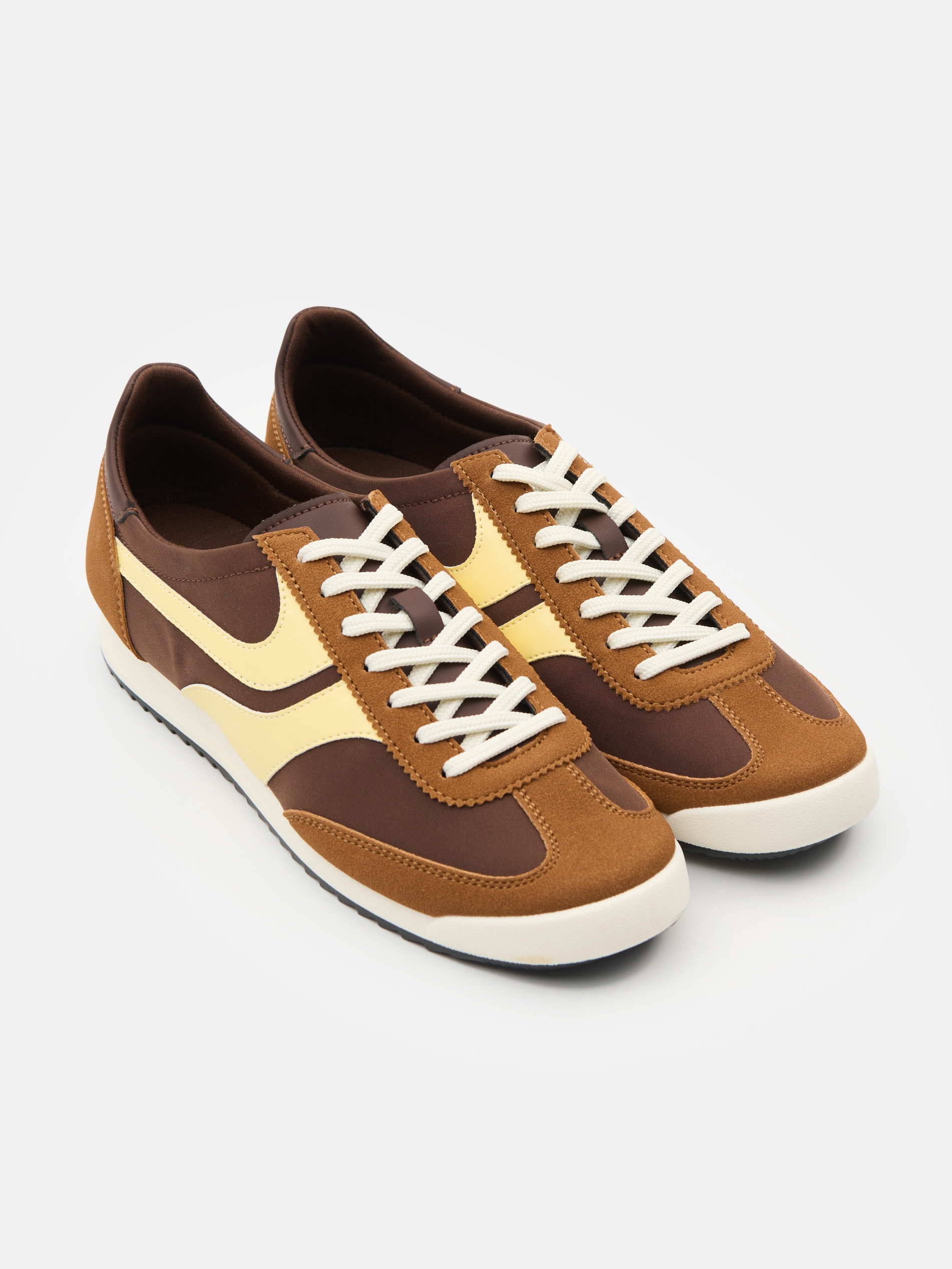 Sneakersy sznurowane niskie