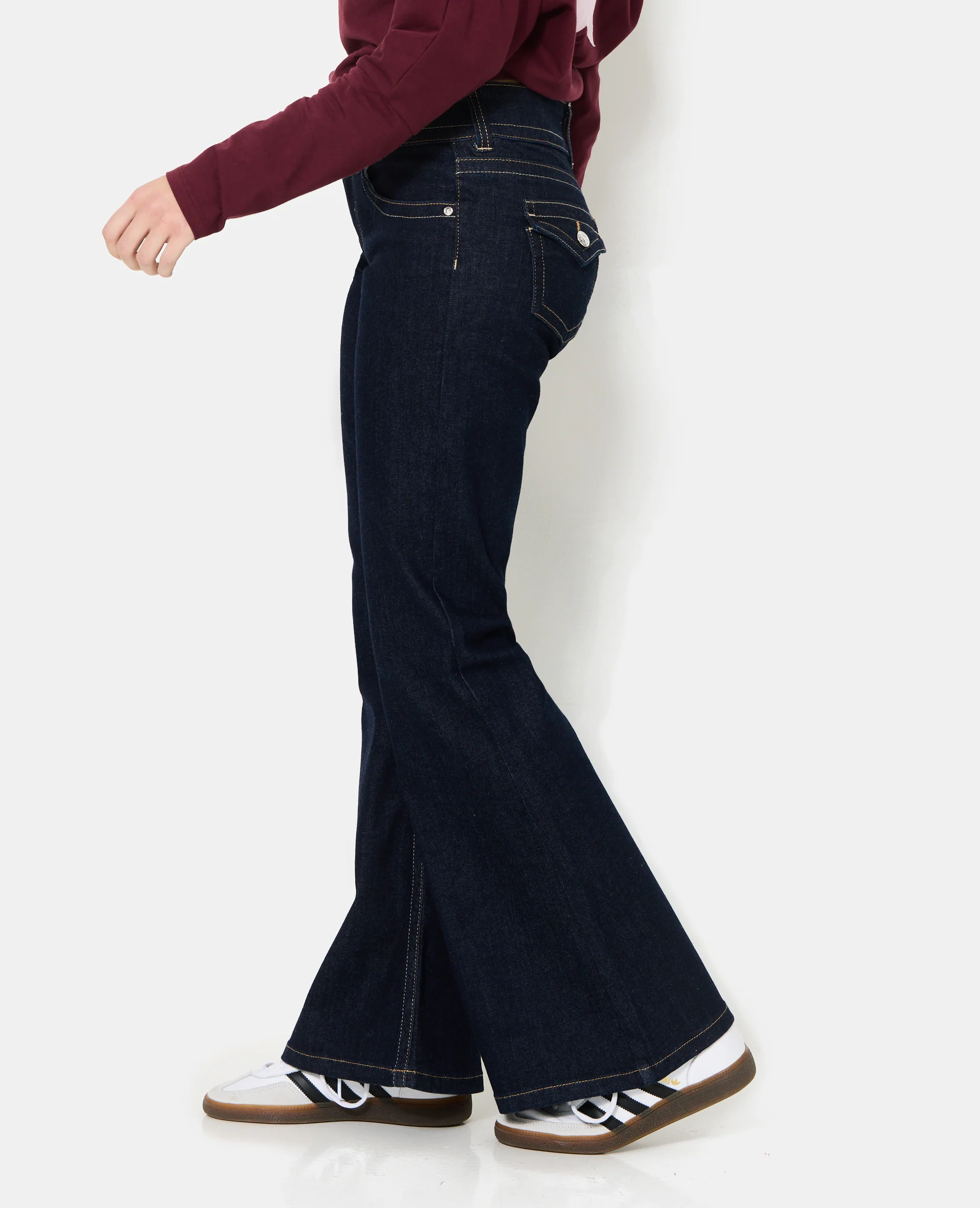 Jean flare taille basse avec 2 boutons