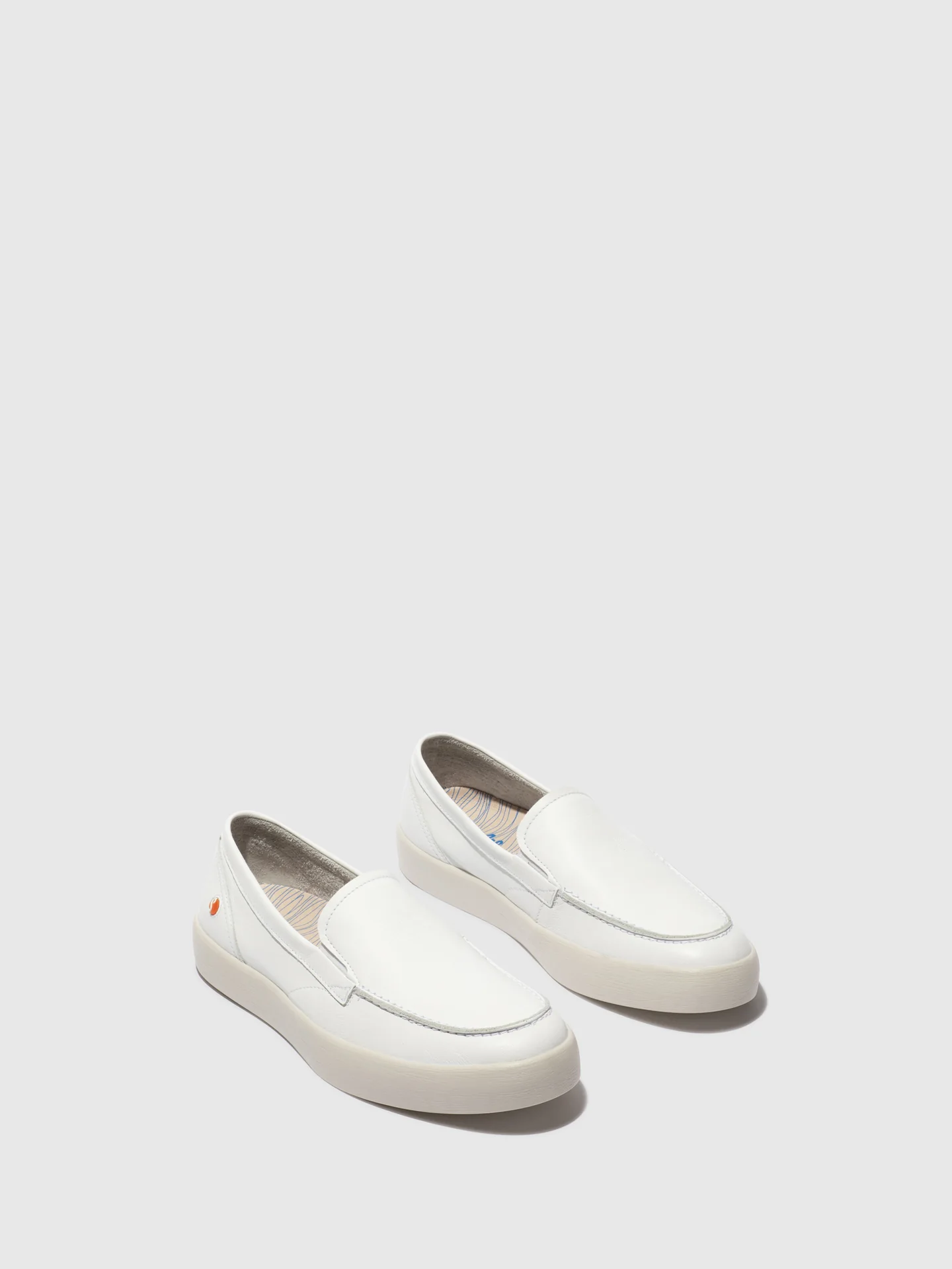 Sapatos Slip-on em Branco